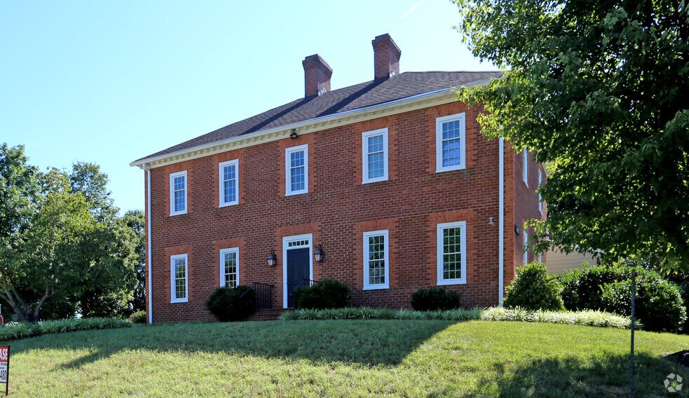 More Photos Of 10003 Courtview Ln, Chesterfield Office For Lease