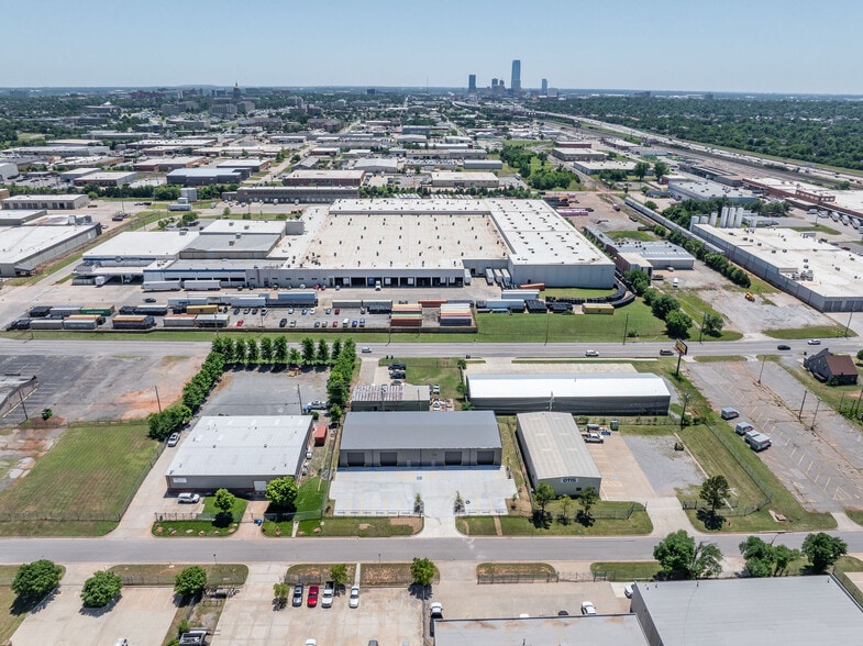 More Photos Of 116 NE 37th St, Oklahoma City Warehouse For Lease