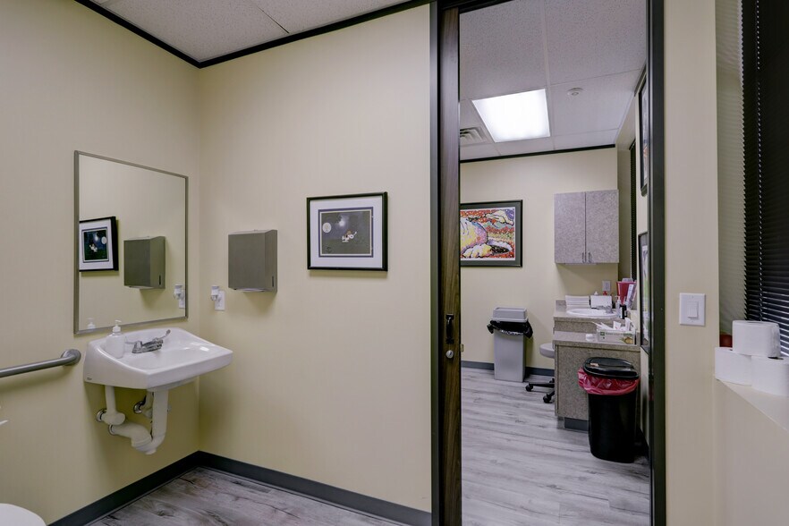 More Photos Of 19701 Kingwood Dr, Kingwood Medical For Sale