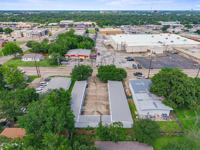 More Photos Of 2306 Cavitt Ave, Bryan Self Storage For Sale