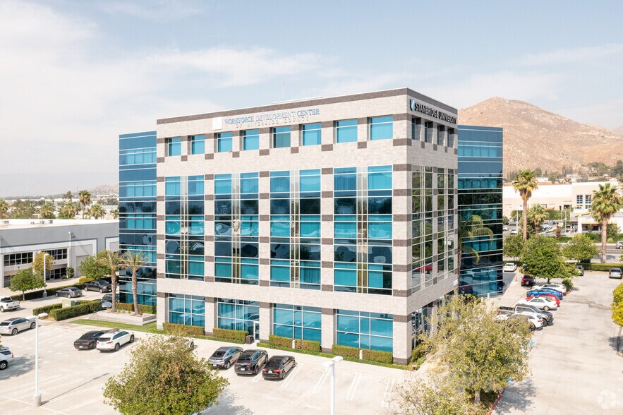 More Photos Of 1325 Spruce St, Riverside Office For Sale