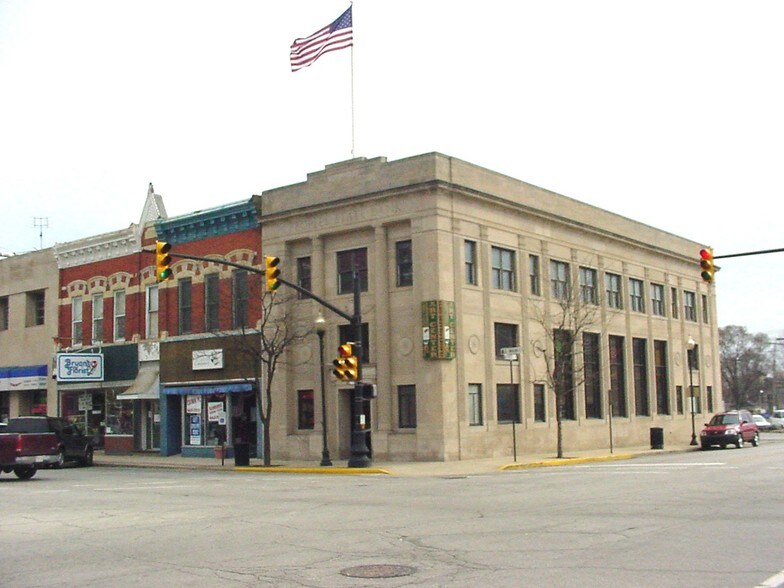 Primary Photo Of 138 S Main St, Crown Point Office For Sale