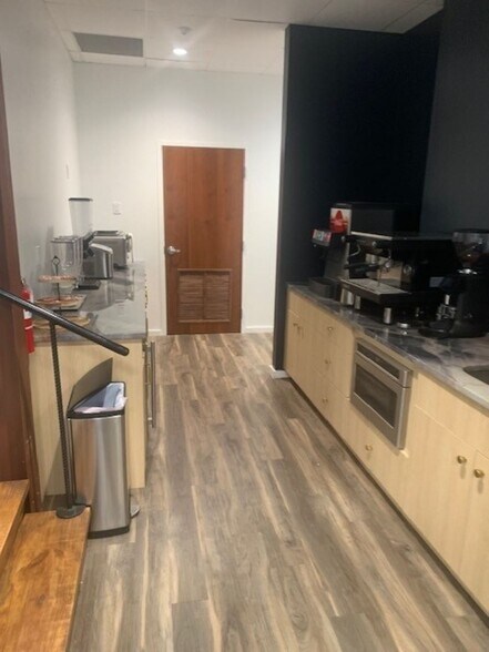 More Photos Of 1951 SR 426 W, Oviedo Office For Lease