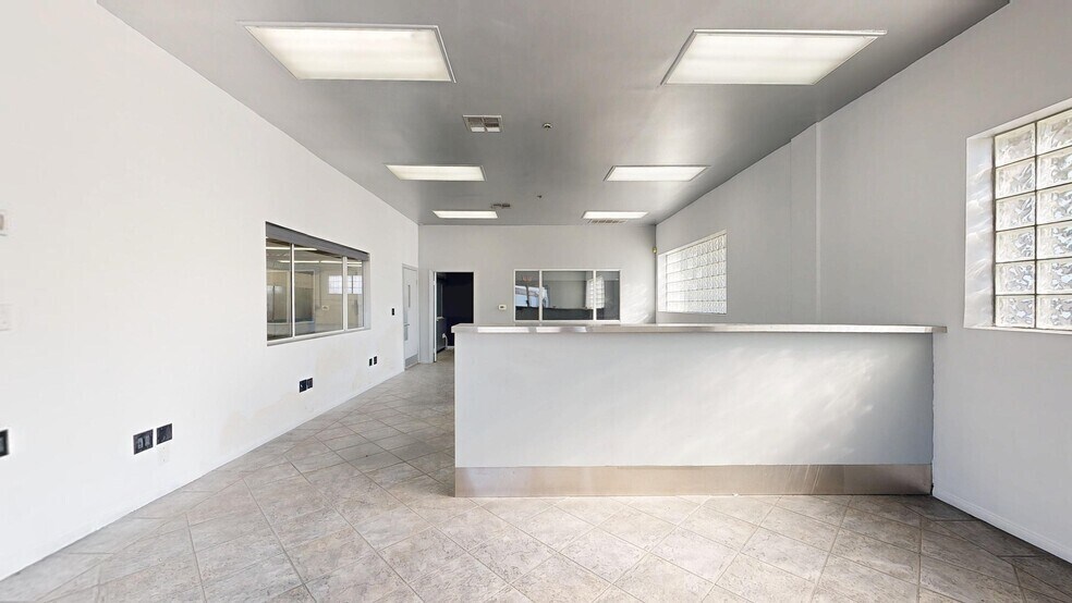 More Photos Of 2001 S La Cienega Blvd, Los Angeles Warehouse For Lease