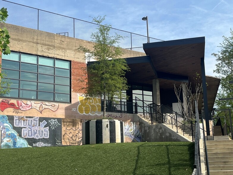 More Photos Of 705 Edgewood St NE, Washington Flex For Lease