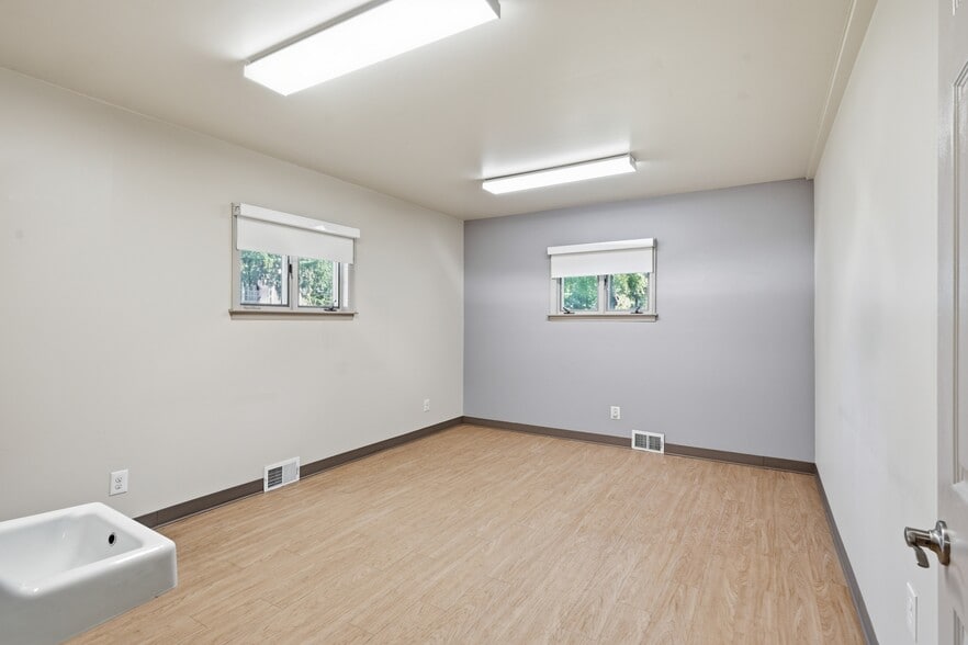 More Photos Of 222 Gibbsboro Rd, Clementon Office For Sale