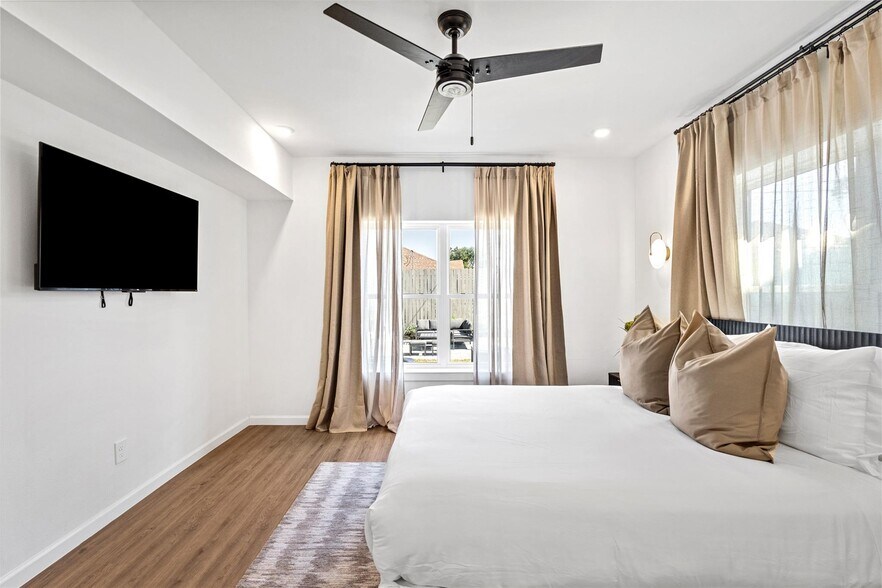 More Photos Of , Houston Multifamily For Sale