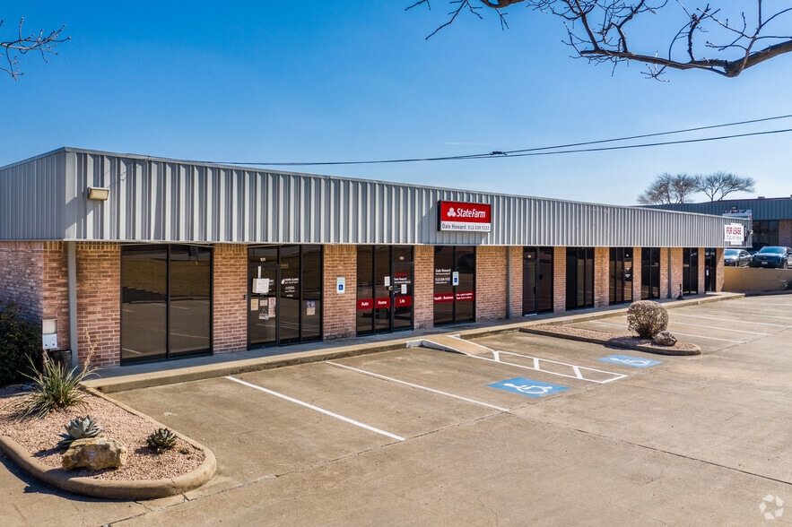 More Photos Of 8101 Cameron Rd, Austin Light Distribution For Lease