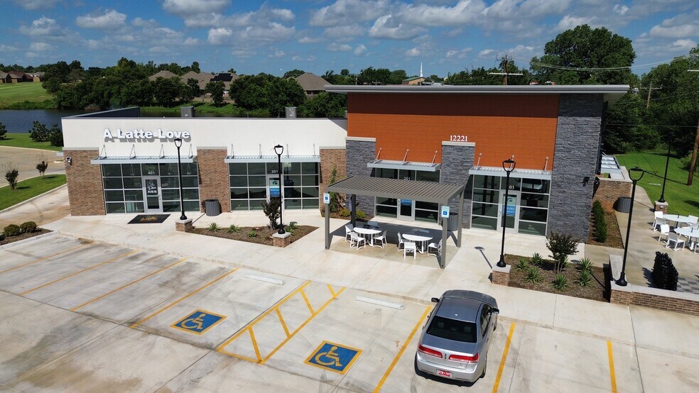 More Photos Of 12221 Ashford Dr, Yukon Storefront Retail Office For Lease