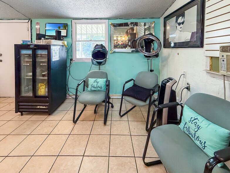 More Photos Of 104 W Hallmark Ave, Killeen Freestanding For Sale