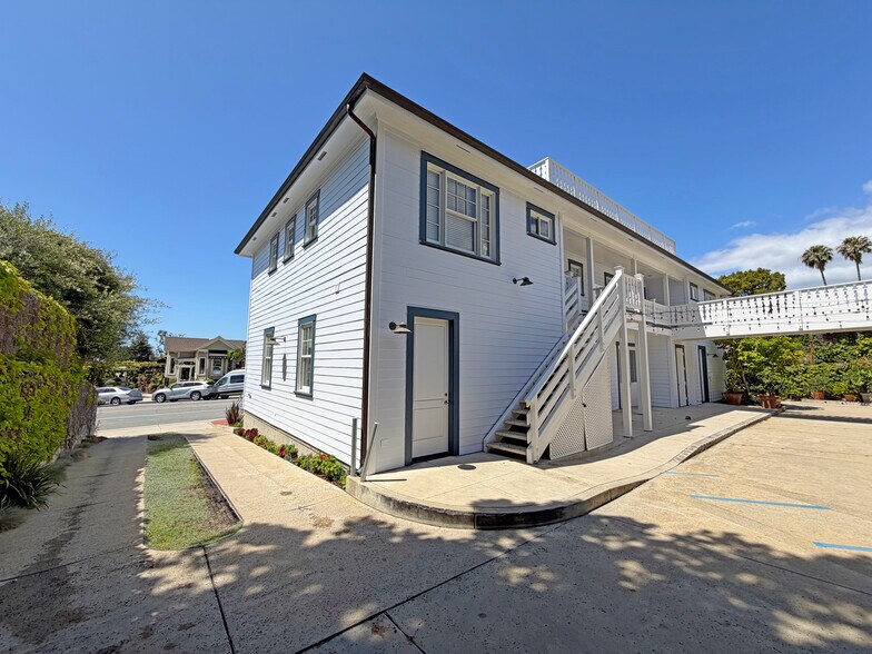More Photos Of 2330 Lillie Ave, Summerland Storefront Retail Office For Sale