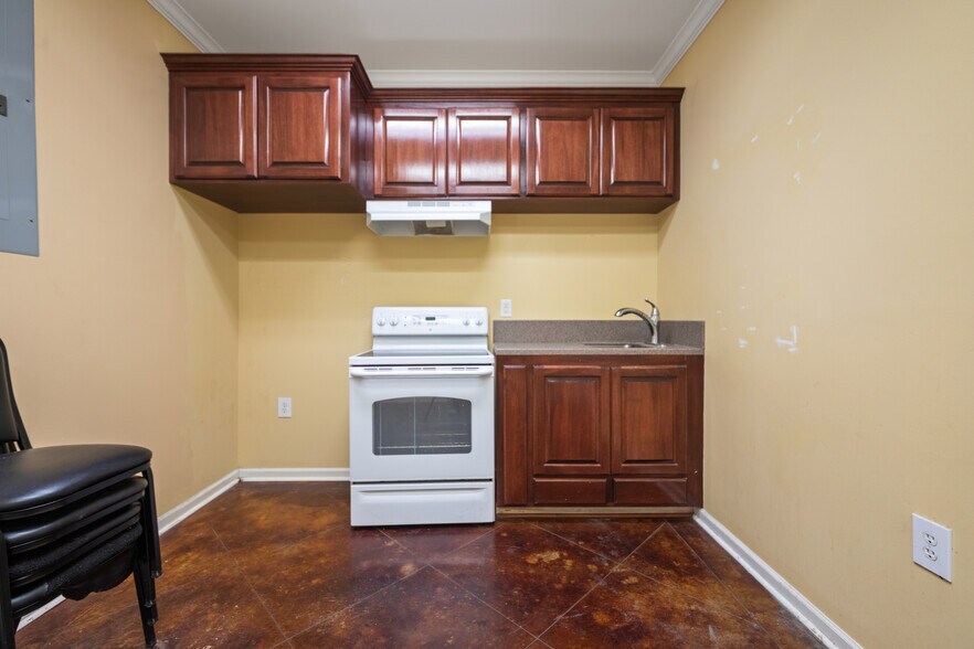 More Photos Of 106 Abigayles Row, Scott Warehouse For Sale