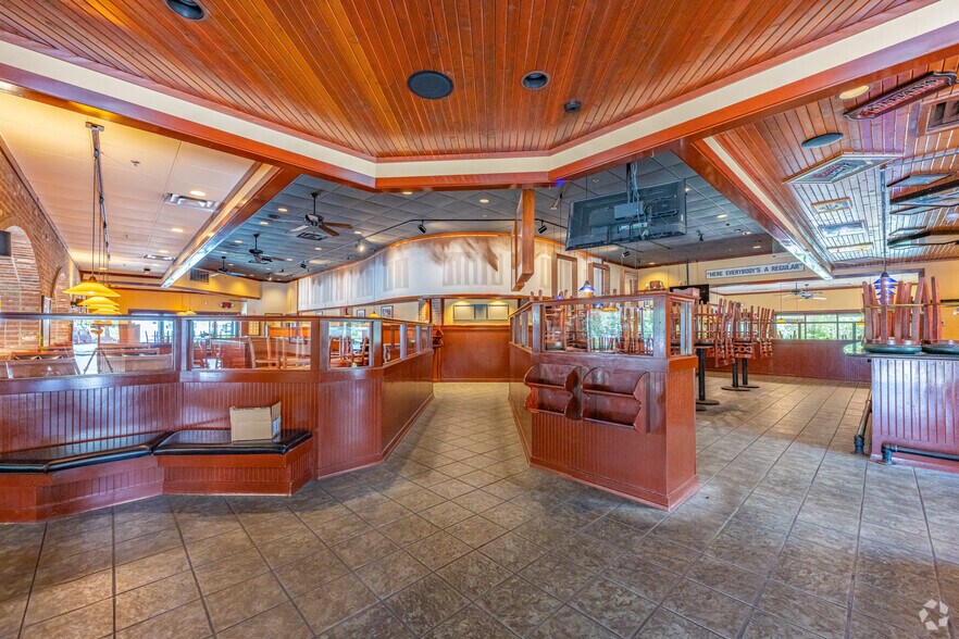 More Photos Of 123 N Arlington St, Salisbury Restaurant For Lease