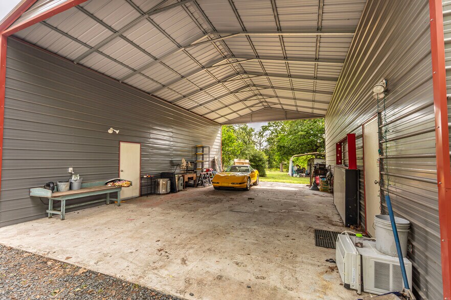 More Photos Of 7710 TX-36, Bellville Specialty For Sale