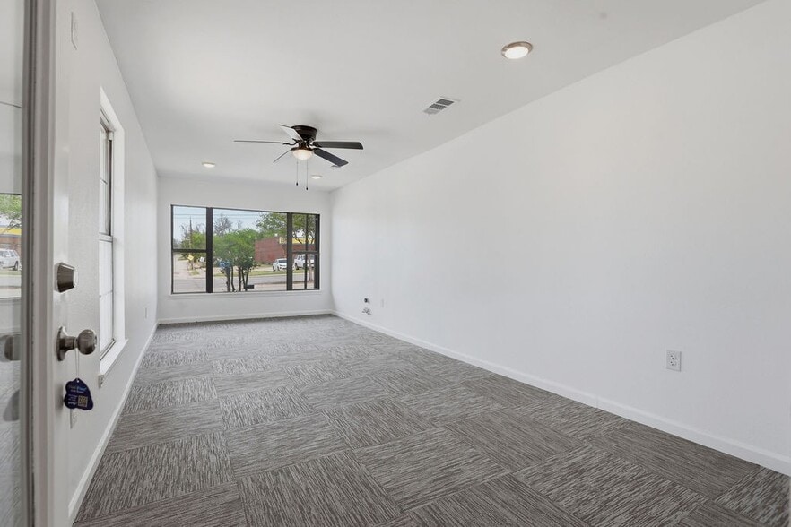 More Photos Of 1400 E Belt Line Rd, Carrollton Freestanding For Sale