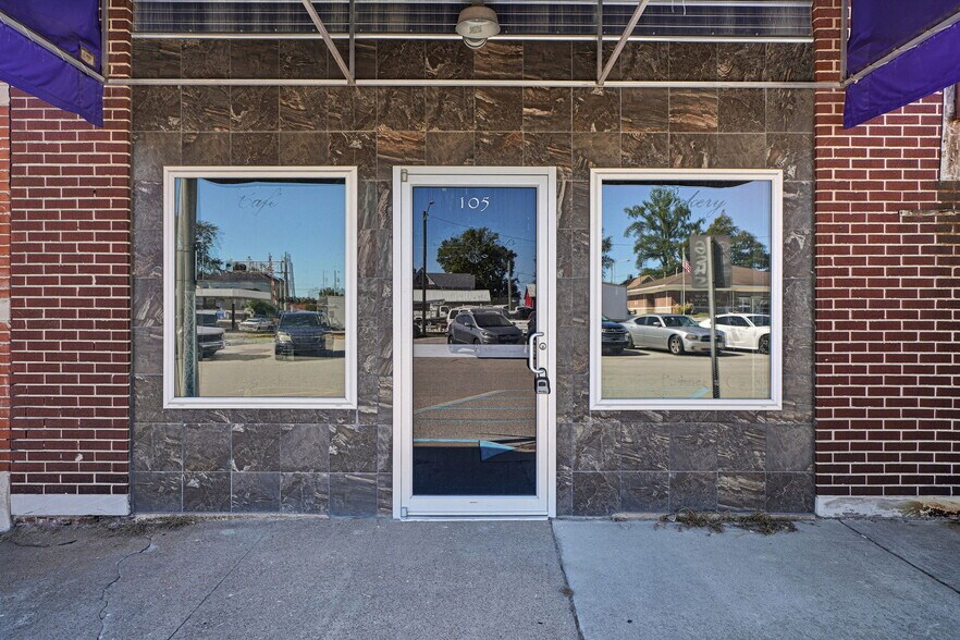 More Photos Of 105 McCreary St, Fort Branch Storefront Retail Office For Sale