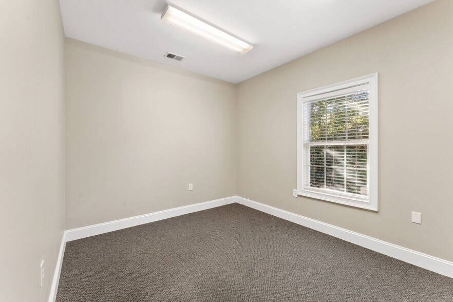 More Photos Of 2440 Sandy Plains Rd, Marietta Office For Lease