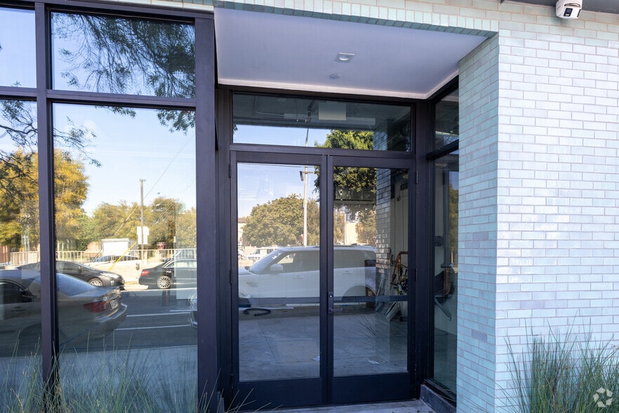 More Photos Of 3450 W 43rd St, Los Angeles Apartments For Lease