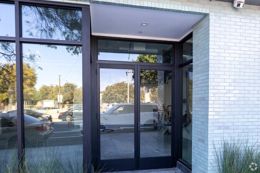 More Photos Of 3450 W 43rd St, Los Angeles Apartments For Lease