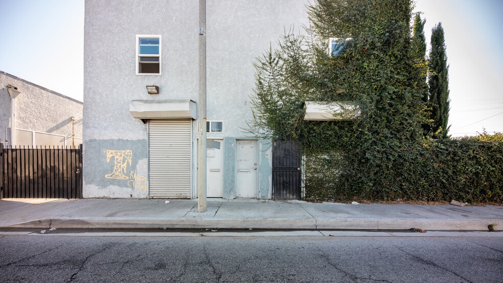 More Photos Of 124 E Rosecrans Ave, Compton Storefront Retail Residential For Sale