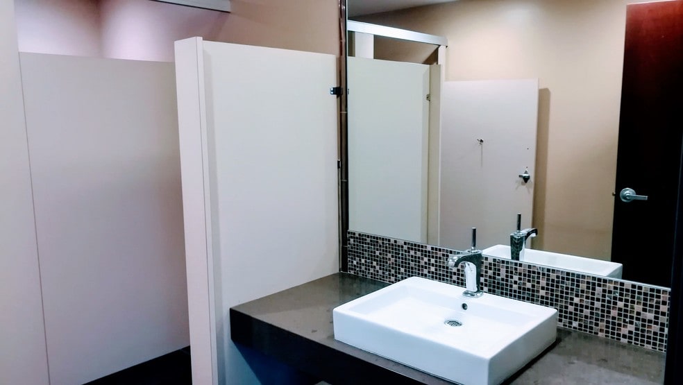 More Photos Of 1940 E Thunderbird Rd, Phoenix Medical For Lease