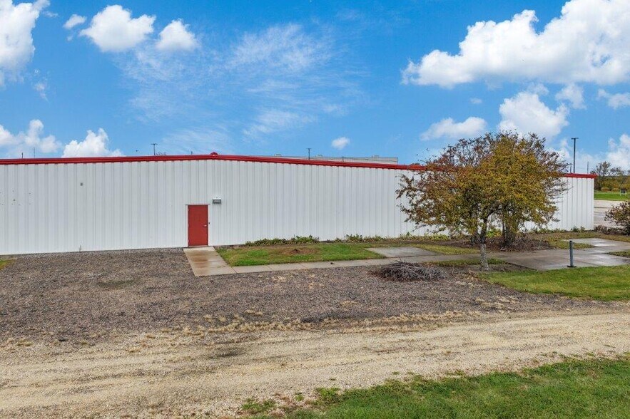 More Photos Of 1919 SW 8th St SW, Waverly Manufacturing For Sale