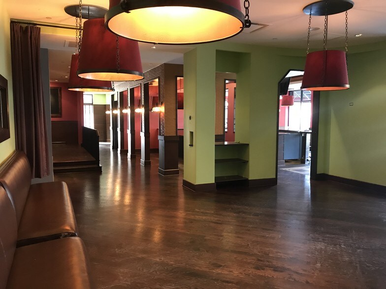 More Photos Of 1 Walker Ave, Clarendon Hills Office For Lease