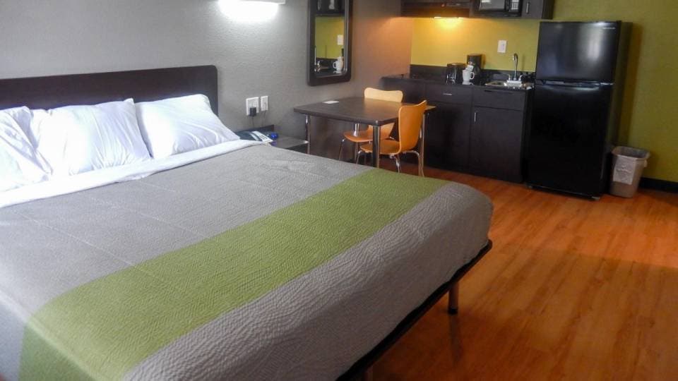 More Photos Of 6 N Sam Houston Pky E, Houston Hotel For Sale