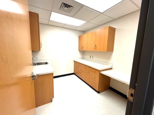 More Photos Of 2111 Washington Blvd, Easton Medical For Lease