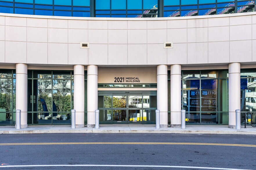 More Photos Of 2021 Peachtree Rd, Atlanta Medical For Lease