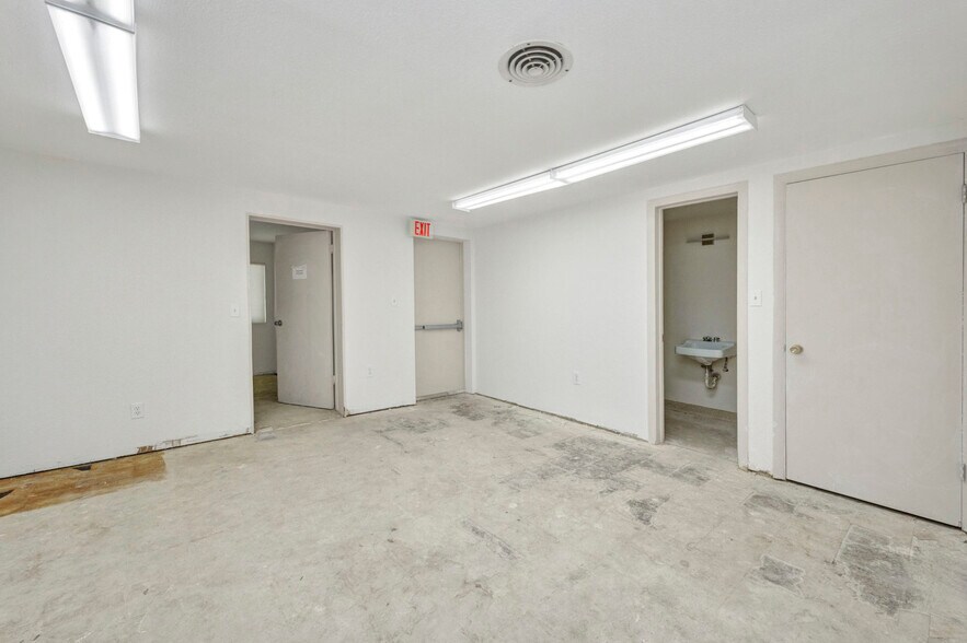 More Photos Of 3443 Tamiami Trl, Port Charlotte Medical For Lease