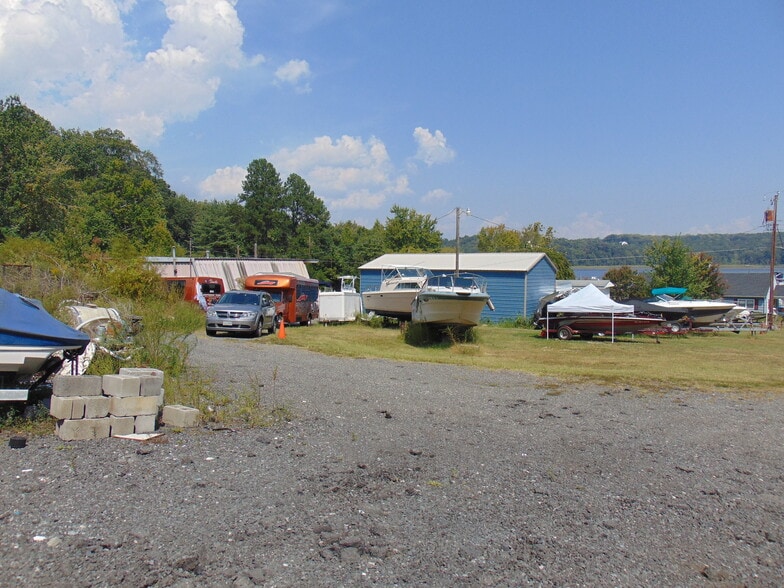 More Photos Of 121 Willow Landing Rd, Stafford Marina For Sale