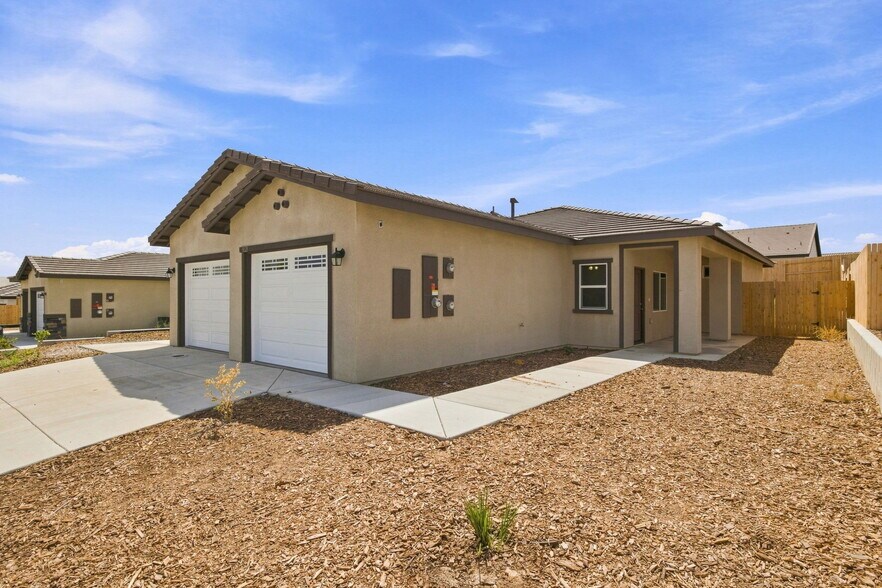 More Photos Of 9121 Prometheus Dr, Bakersfield Apartments For Sale