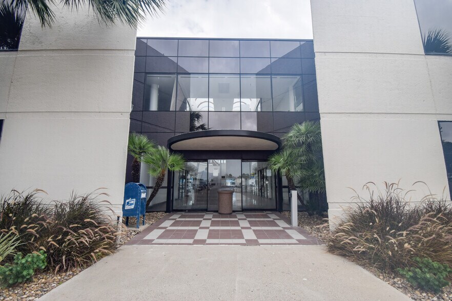 More Photos Of 5402 S Staples St, Corpus Christi Office For Lease