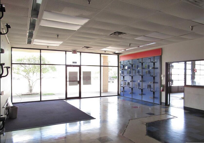 More Photos Of 4739 Pecanland Mall Dr, Monroe Unknown For Lease