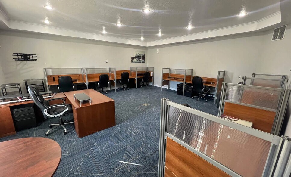More Photos Of 2070 W Broadway St, Idaho Falls Office For Lease