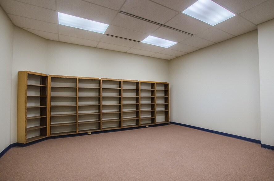 More Photos Of 35 N Park St, Mansfield Office For Sale
