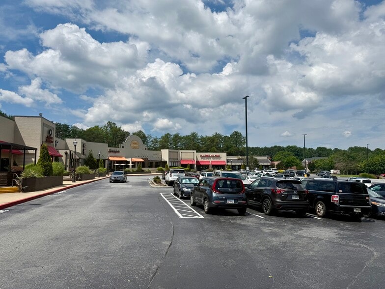 More Photos Of 2700 Town Center Dr, Marietta Unknown For Lease