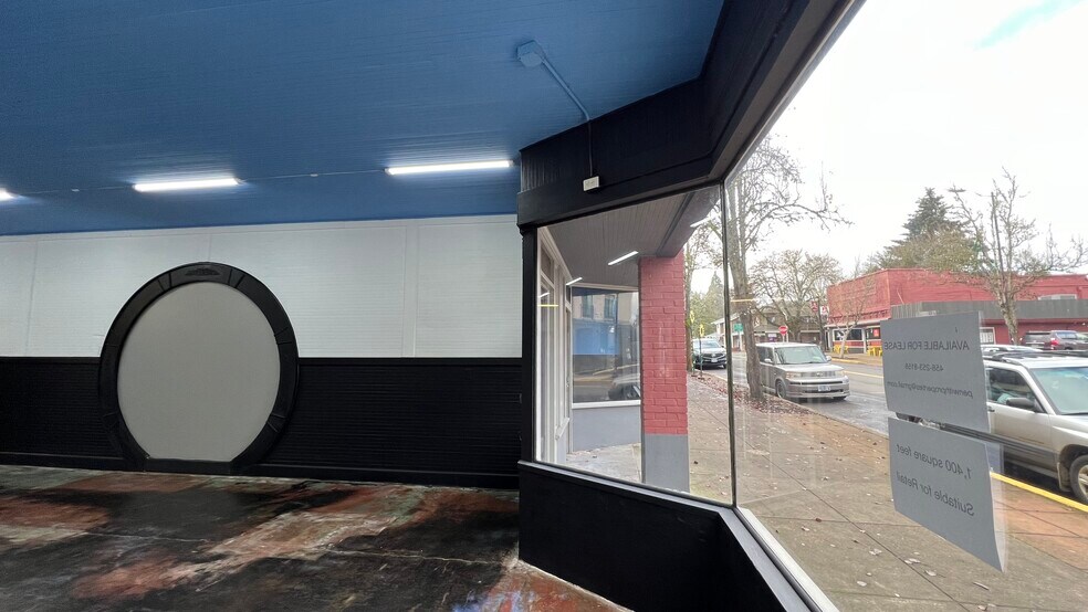 More Photos Of 155 Main St W, Monmouth Storefront For Lease