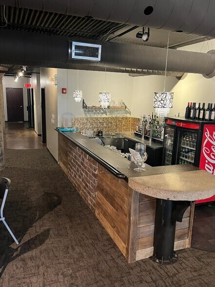 More Photos Of 700 16th St NE, Cedar Rapids Office For Lease
