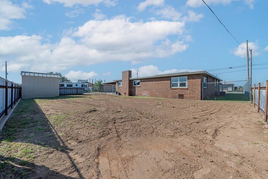 More Photos Of 1405 Garden City Hwy, Midland Office Residential For Sale