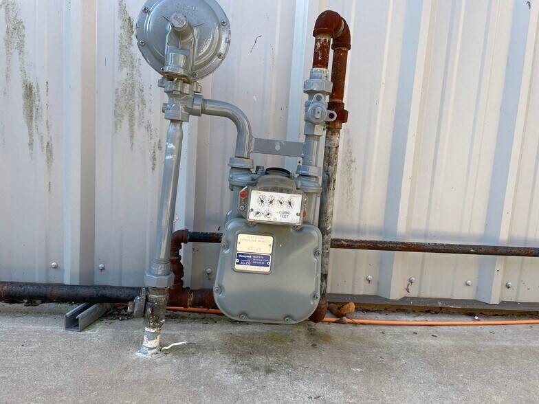 More Photos Of 813 Joe Black Rd, Williamston Warehouse For Lease