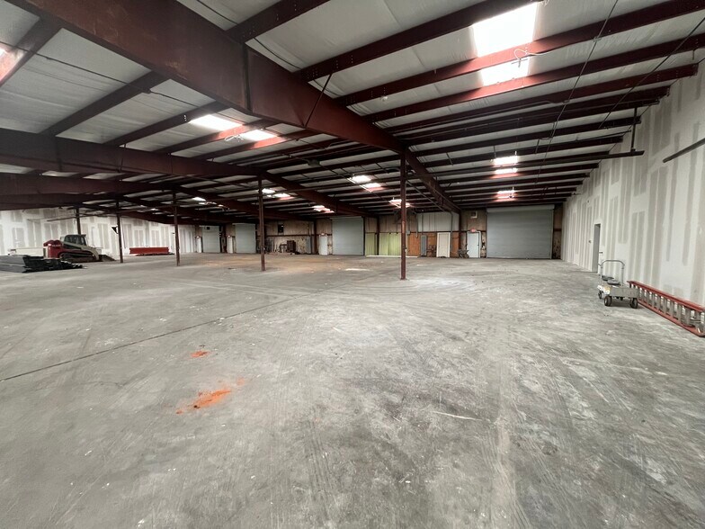 More Photos Of 25 S Beulah St, Winder Manufacturing For Lease