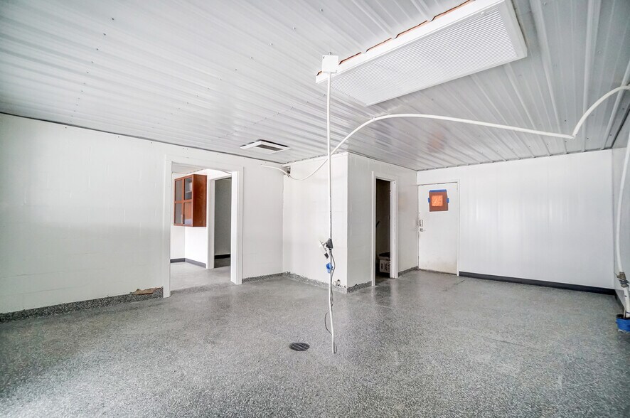 More Photos Of 994 E Market St, Celina Freestanding For Sale