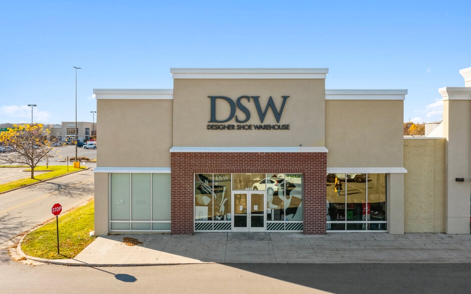 More Photos Of 4411 W Wisconsin Ave, Appleton Freestanding For Sale