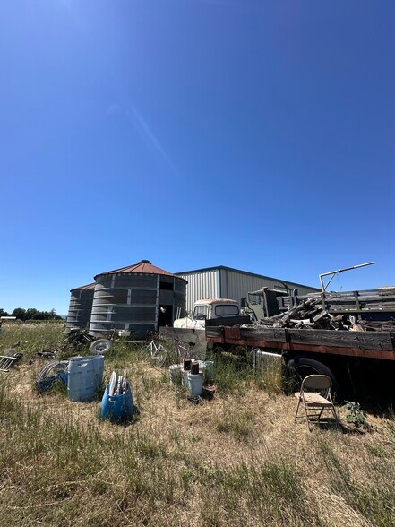 More Photos Of 6738 Greenbay Rd, Arbuckle Land For Lease