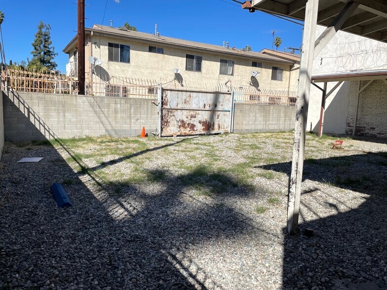 More Photos Of 4901 Huntington Dr N, Los Angeles Storefront For Lease