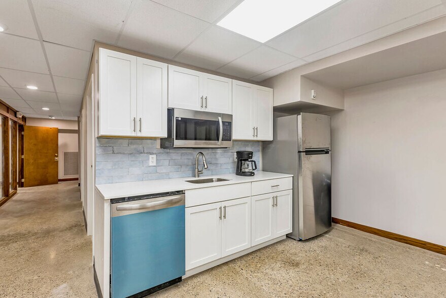 More Photos Of 2330 Victory Pky, Cincinnati Office Residential For Lease