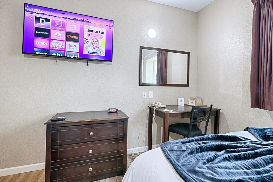 More Photos Of 110 S Main, Dilley Hotel For Sale