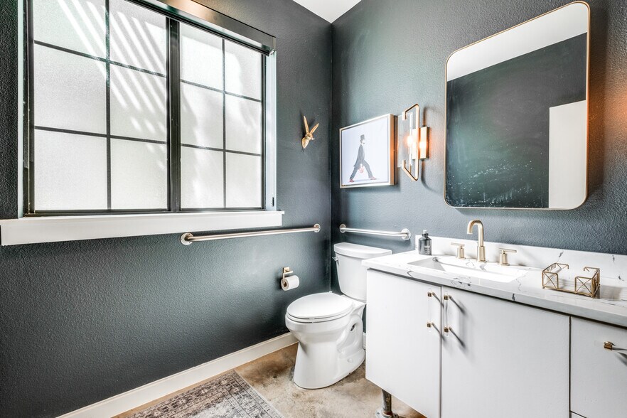 More Photos Of 3006 Cole Ave, Dallas Office For Sale